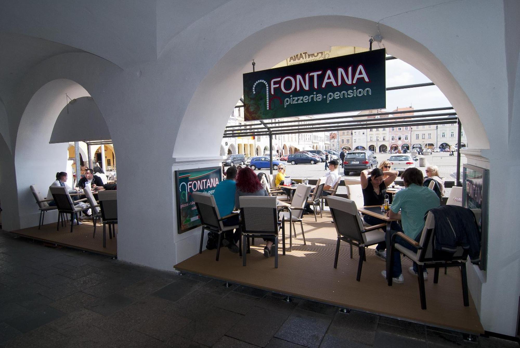 Hotel Fontana Pizzeria - Pension Ceske Budejovice Esterno foto