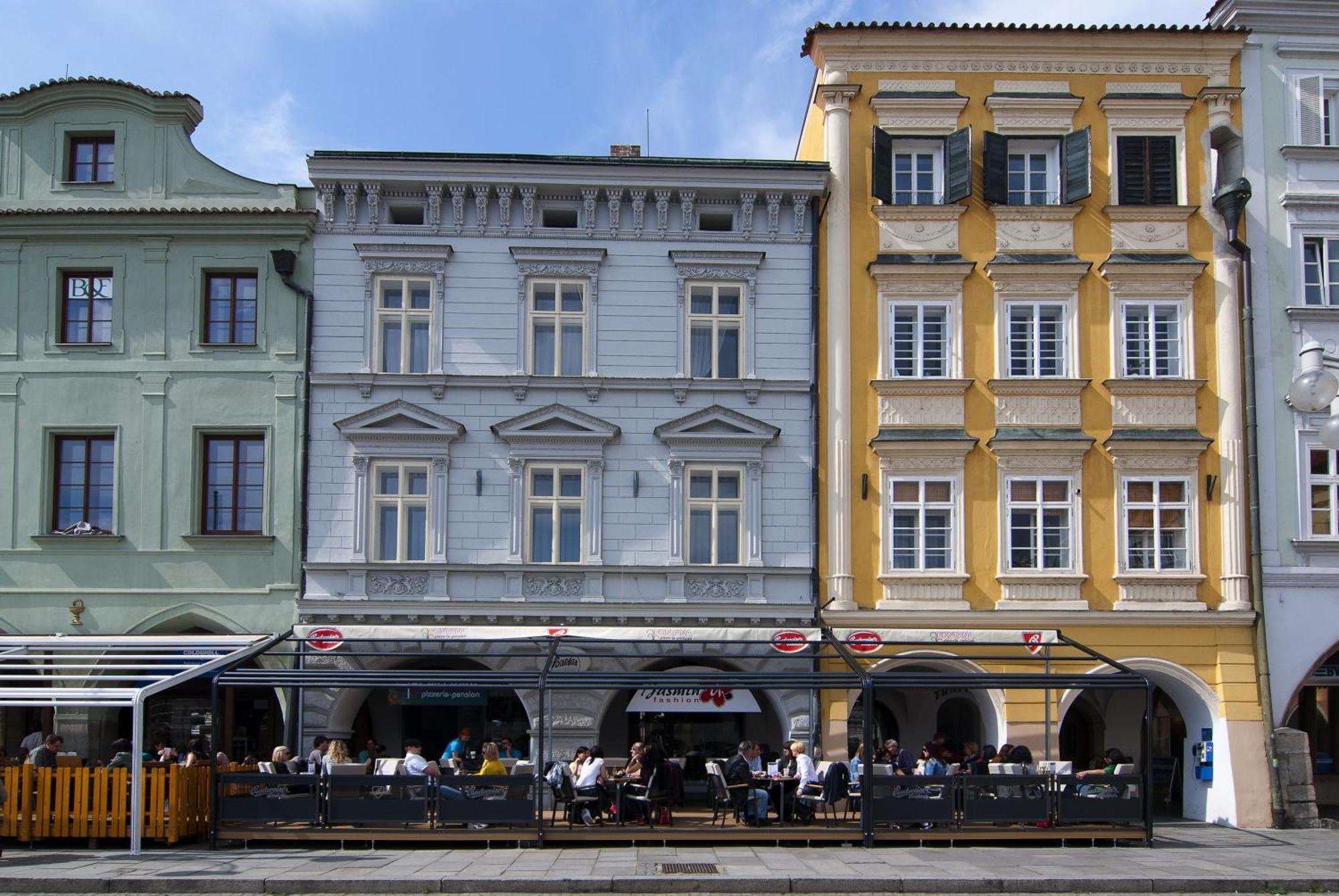 Hotel Fontana Pizzeria - Pension Ceske Budejovice Esterno foto